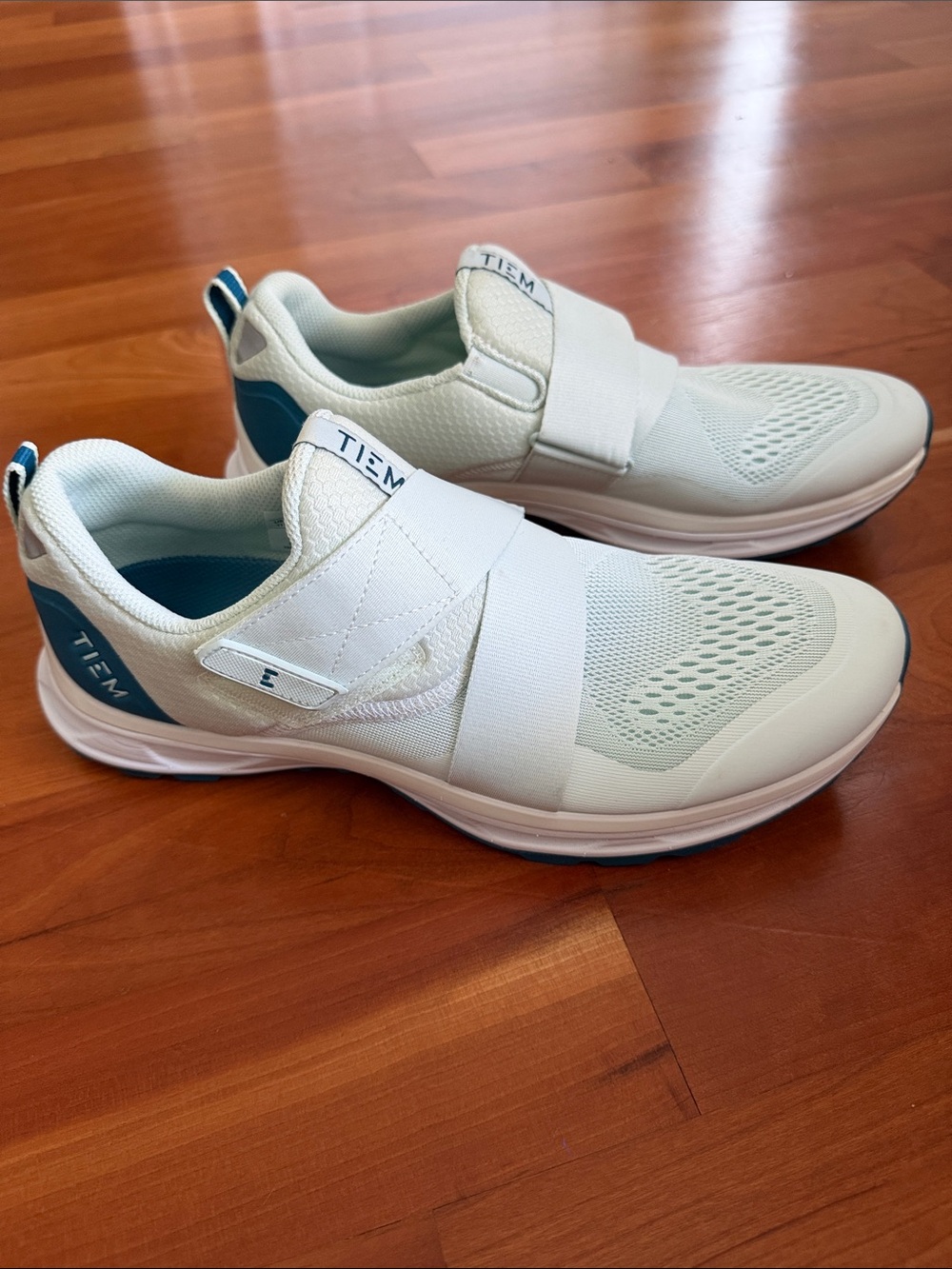 TIEM Cycling Shoe in Light Mint with Teal Accents Size 11
